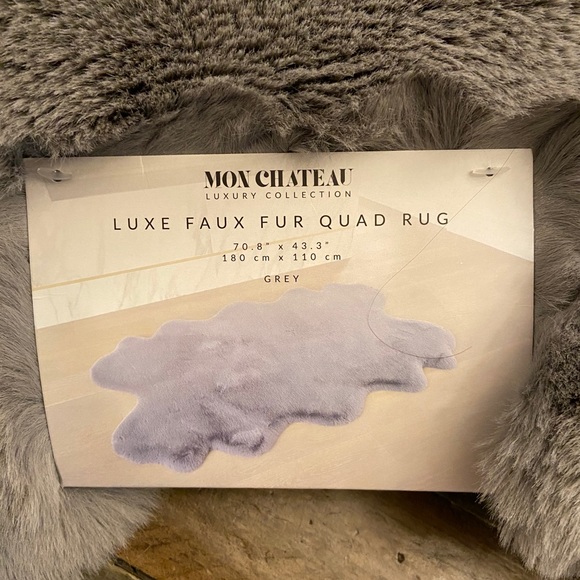 Mon Chateau Faux Fur Quad Rug